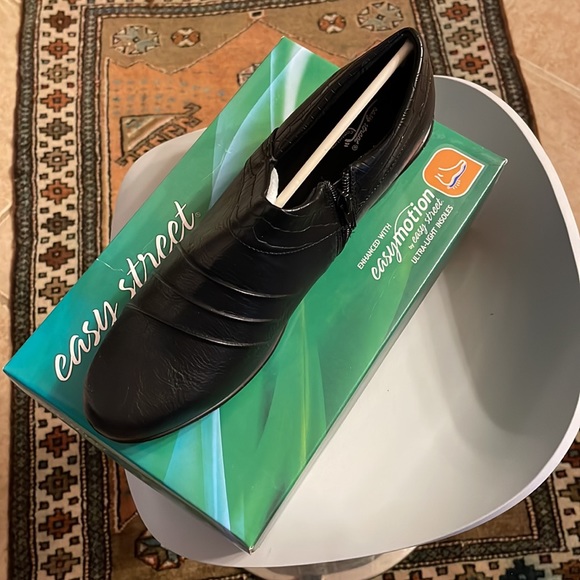 Black booties - Picture 2 of 3